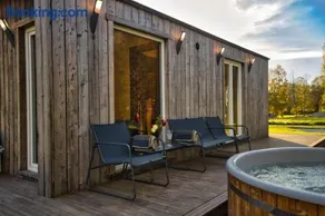 5 minutes from Beach, Cozy Cabin with Hot Tub - Image 2