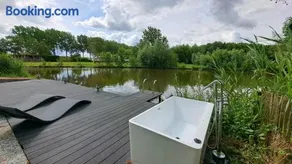 Carafun met buitenbad aan het water - Image 2