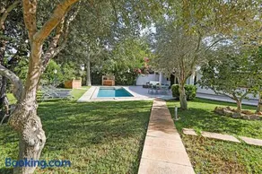 Charming Casa Pequeña in Tranquil Residential Area - Image 5