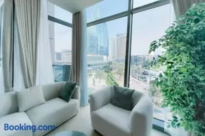 Private Room in Luxurious 3BR Apartment with BURJ KHALIFA view in Downtown near Dubai Mall - Image 3