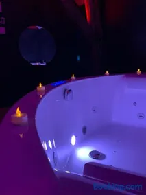 Love room avec jacuzzi privé - Image 4