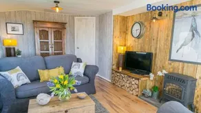 Easter Cabin - Image 5