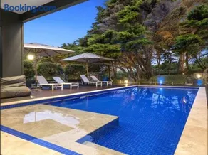 Ohana Luxury Retreat-beach access heated pool - Image 1