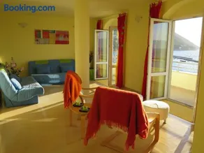 Prime and Exclusive Seafront Location Apartment Sunset - Image 3