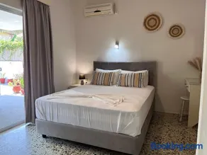 Nikos Studios Apts & Suites - Image 2