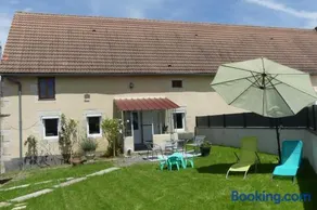 Bienvenue dans notre gîte "Le Chti Père" pouvant accueillir 6 personnes à Artonne, dans les Combrailles Puy de Dôme, 63 - Image 1