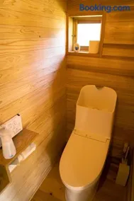 本と宿こうね Used bookstore cafe and cottage - Image 2