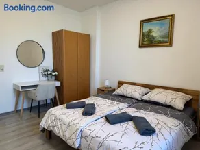 Blunest Apartment 1 mit Parkplatz und Balkon - Image 2