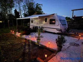 B&b A&J - Image 1