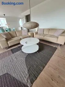 Exclusive boende Suite 2 med 4 bäddar i stort sovrum varav 2 bäddar kan stänga om sig - Image 1