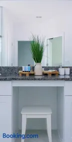Modern Oasis! 3BR Townhouse in a Lagoon Community - Image 5