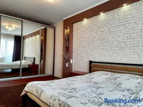 Староярмаркова с видом на парк и реку - Image 3