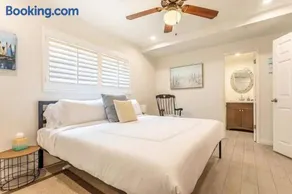 Walk 2 Beach, Parking, AC, WD,15min2LAX,Remodel - Image 3