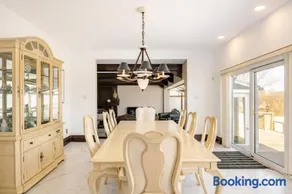 Waterfront Mansion with Mont-Saint-Hilaire Views, Near Montreal - Image 2