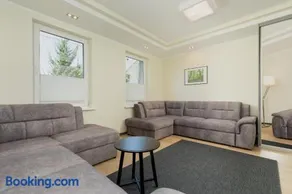Family Holiday House VIKING - Garden, Playground & Grill by Noclegi Renters - Image 3