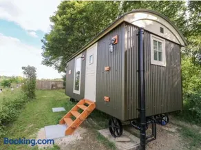 Fiddleneck Lane Shepherds Hut & Sauna - Image 1