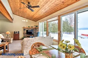 Cedar Cottage, Private Beach on Lake Leelanau - Image 1