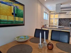 Central,free parking and 10 min walk to train station - Image 1