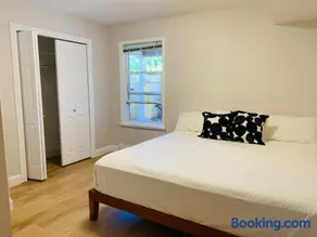 2 Beds Guest Suite to Yourself at Coquitlam Centre Mall - Image 4