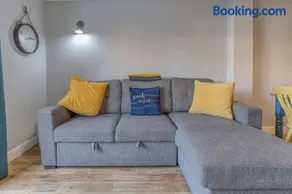 Beautiful Carrstone Cottage in peaceful village, Crabpot Cottages, Hunstanton - Image 4