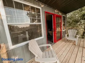 Sonlit Retreats - Image 3