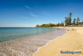 Serene Escape in Moffat Beach - Image 3