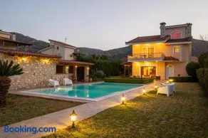 Phoceus Poolfront Grande Villa - Image 1