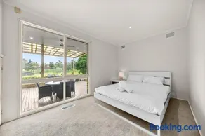 Direct access to Park 4 Bedroom Nice House - Image 5