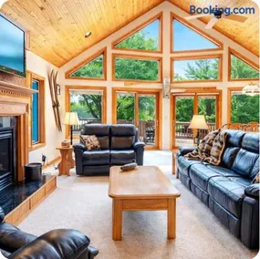 Dog Friendly Lakefront Escape Dock Fire pit game room - Image 1