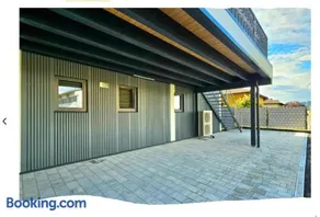 Stadt und See Nahes wohnen mit großer Terasse und Carport Parkplatz - Image 2
