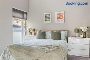 Brand New 1-Bed Flat With Free Parking - Image 3