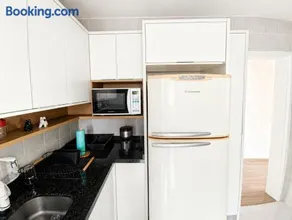 Apartamento 2 Quartos para 8 Pessoas com Garagem Ar Condicionado Escritório privativo WiFi6 800Mb em Frente ao Hospital Sadalla - Image 2