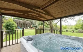 Mainstone House by Signature Stays - Luxury Retreat - HotTub - Image 5
