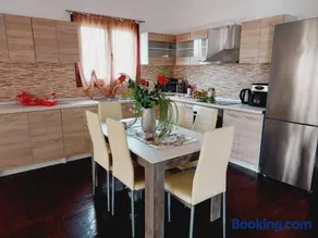Alex Ipsos Apartment - Image 1