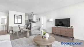 Landing Modern Apartment with Amazing Amenities (ID1224X305) - Image 1