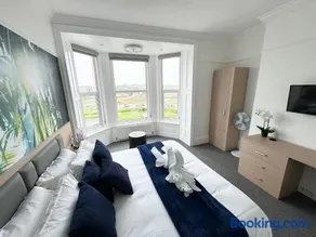 Atlantic House, Spectacular beach front luxury house, sleeps 22+ - Image 4