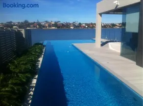 Waterfront Oasis , Infinity Pool, Sauna and steam room - Image 2