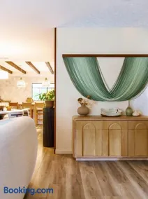 Stylish Designer Home Near Downtown - Image 2