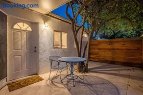 Lake Balboa Hideaway - Image 3