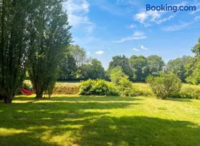 Spacieuse Maison à Pouzauges - Accueille 14 Personnes - Image 1