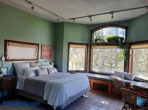 The Perfect Wine Trails Location - The Garden Suite - Image 2