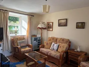 3-Bed House Sleeps 6 with Garden and Parking - Image 3