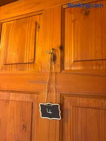 Private Room on Quiet Street, Near Bus Links and Shops - Image 3