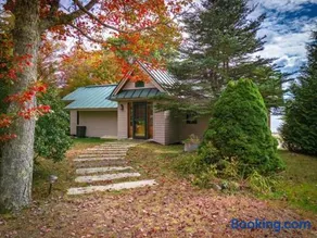 Bee Hive Cottage, romantic Maine waterfront cottag - Image 1
