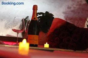 L alcove des Sens Love Room Jacuzzi sauna - Image 2