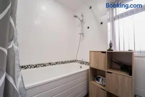 7 Bed House - Close to A46 - Image 4