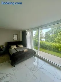 Modern Studio with Lake View near Zurich - Image 3