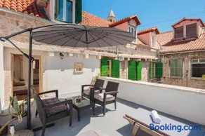 Cindro Apartment with Terrace - Image 2