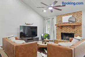Best of Garland - Pool, Cinema Rm, BBQ 3BD - 2BA - Image 5