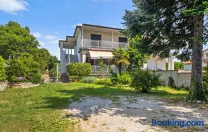 Beautiful Apartment In Lovrecica With Wifi - Image 1